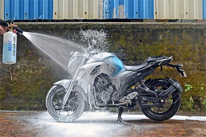 Rửa xe mô tô