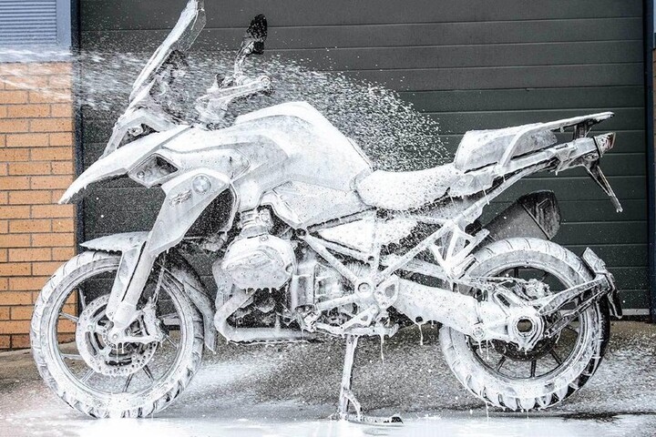 Rửa xe máy