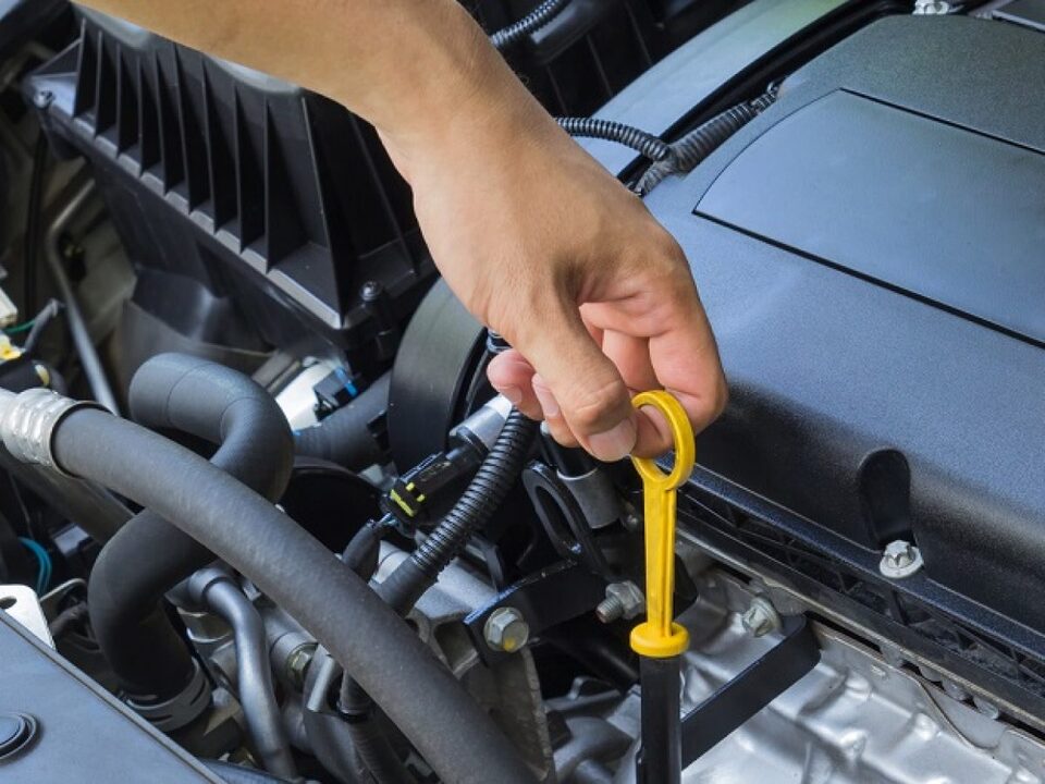 Hướng dẫn cách thay lọc dầu nhớt ô tô