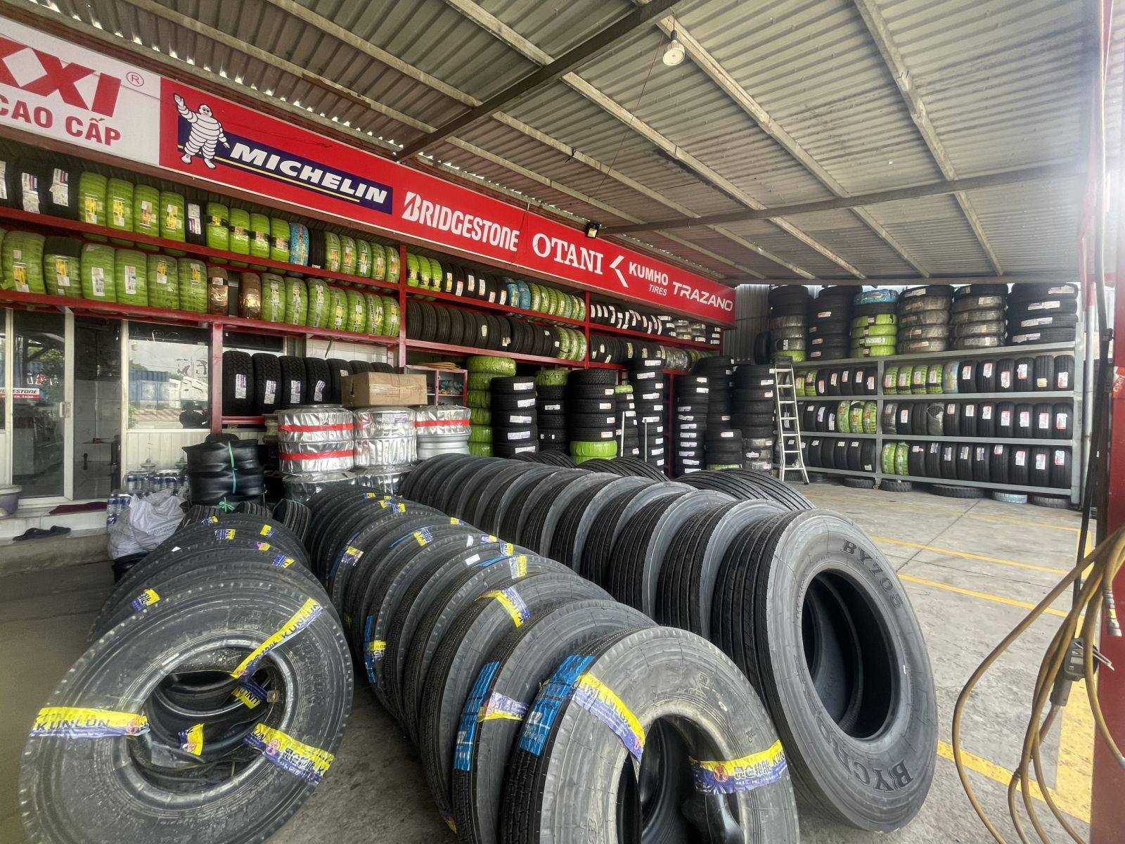 Giá Lốp 825 16 Michelin - Bảng Giá  Hướng Dẫn Chọn Lựa