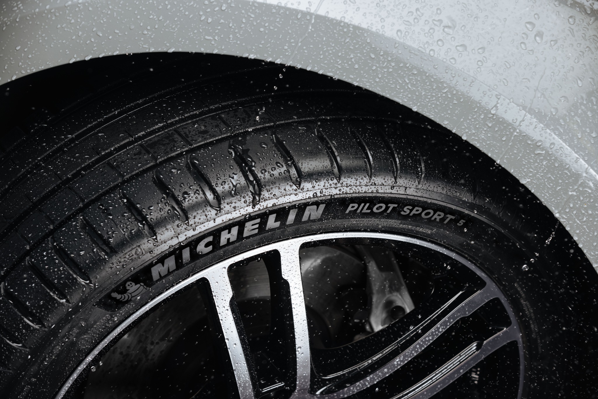 Lốp Michelin 215/55R17: Đánh giá, Ứng dụng  Giá Tốt