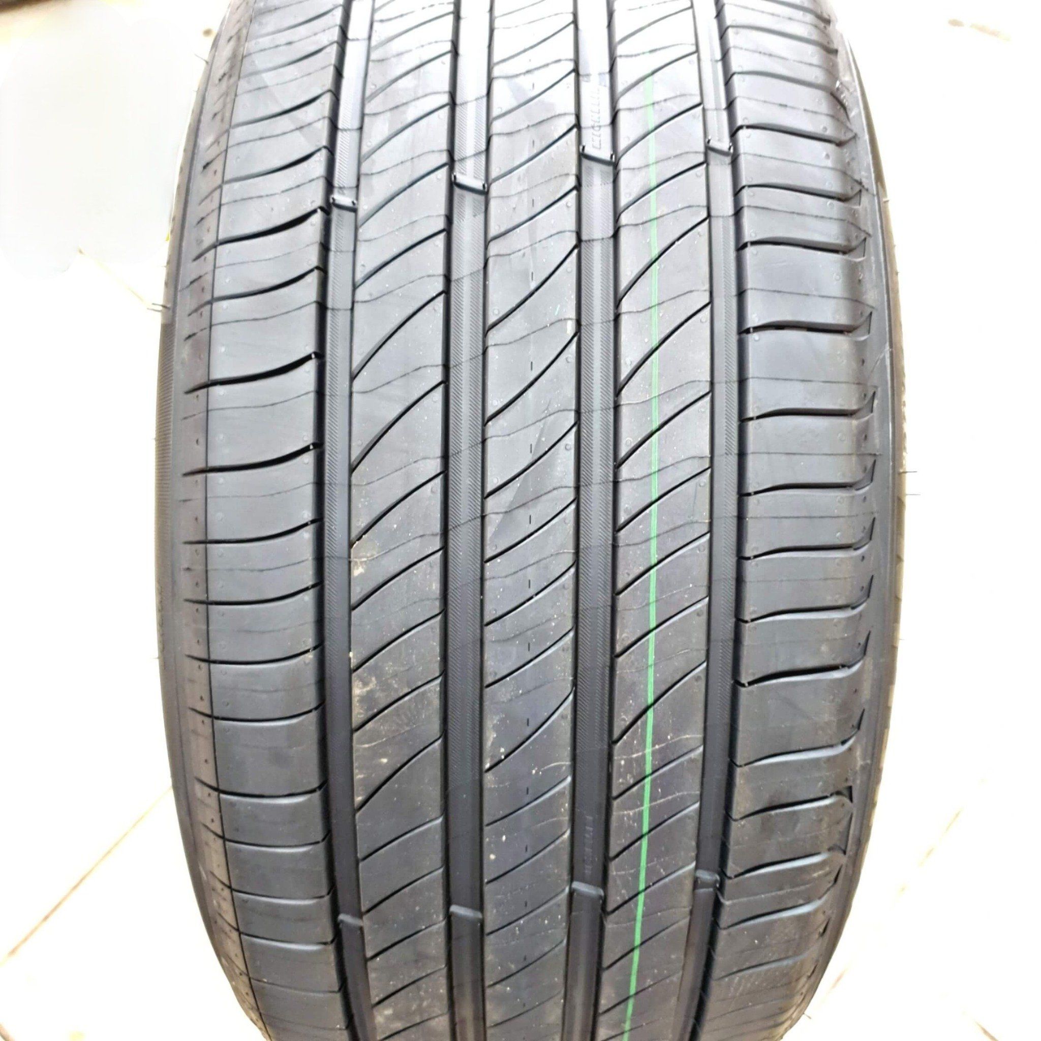 Lốp Michelin 215/60R17: Giá tốt, chất lượng cao