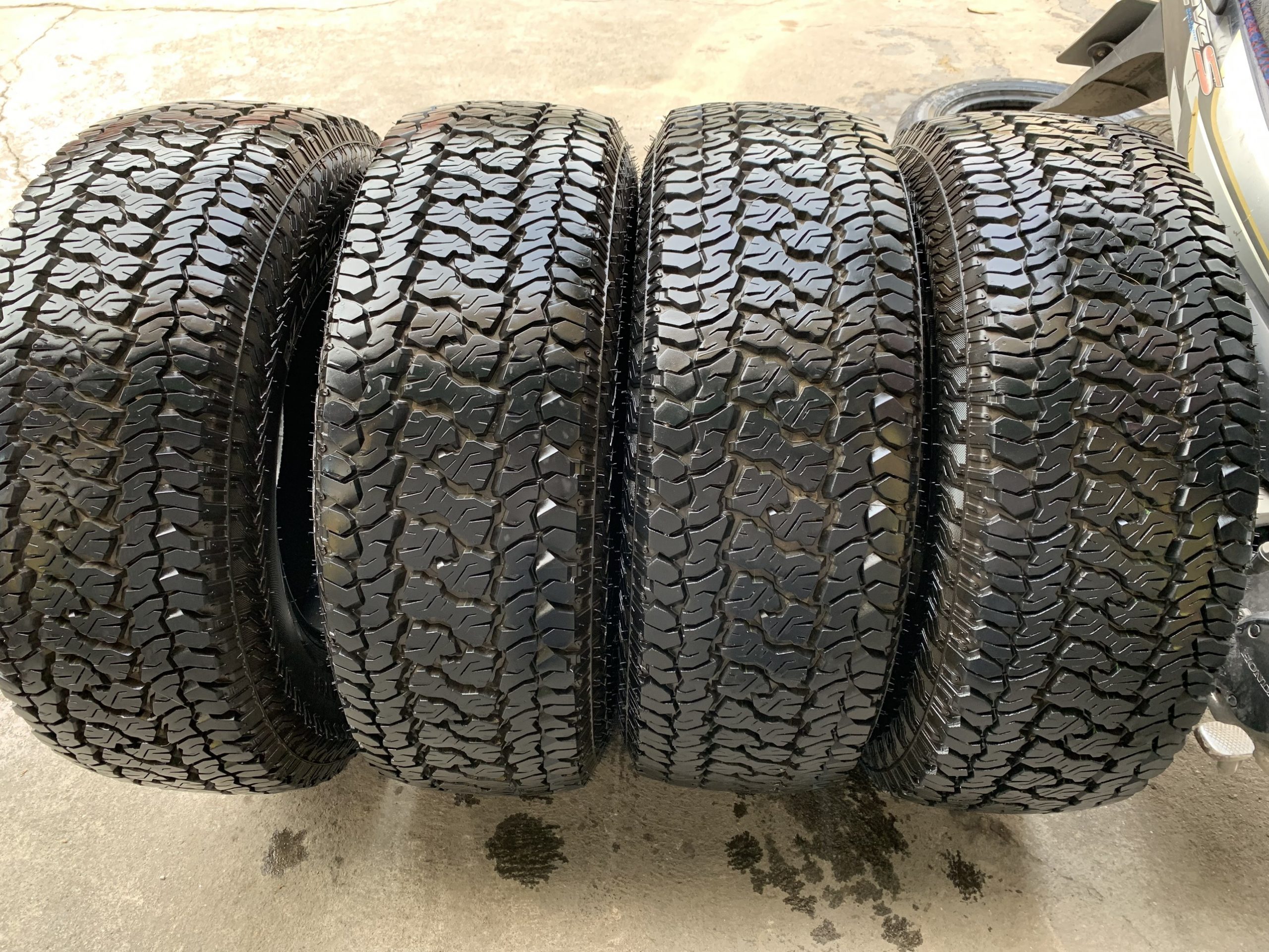 So sánh Lốp Kumho và Michelin: Nên Chọn Lốp Nào?