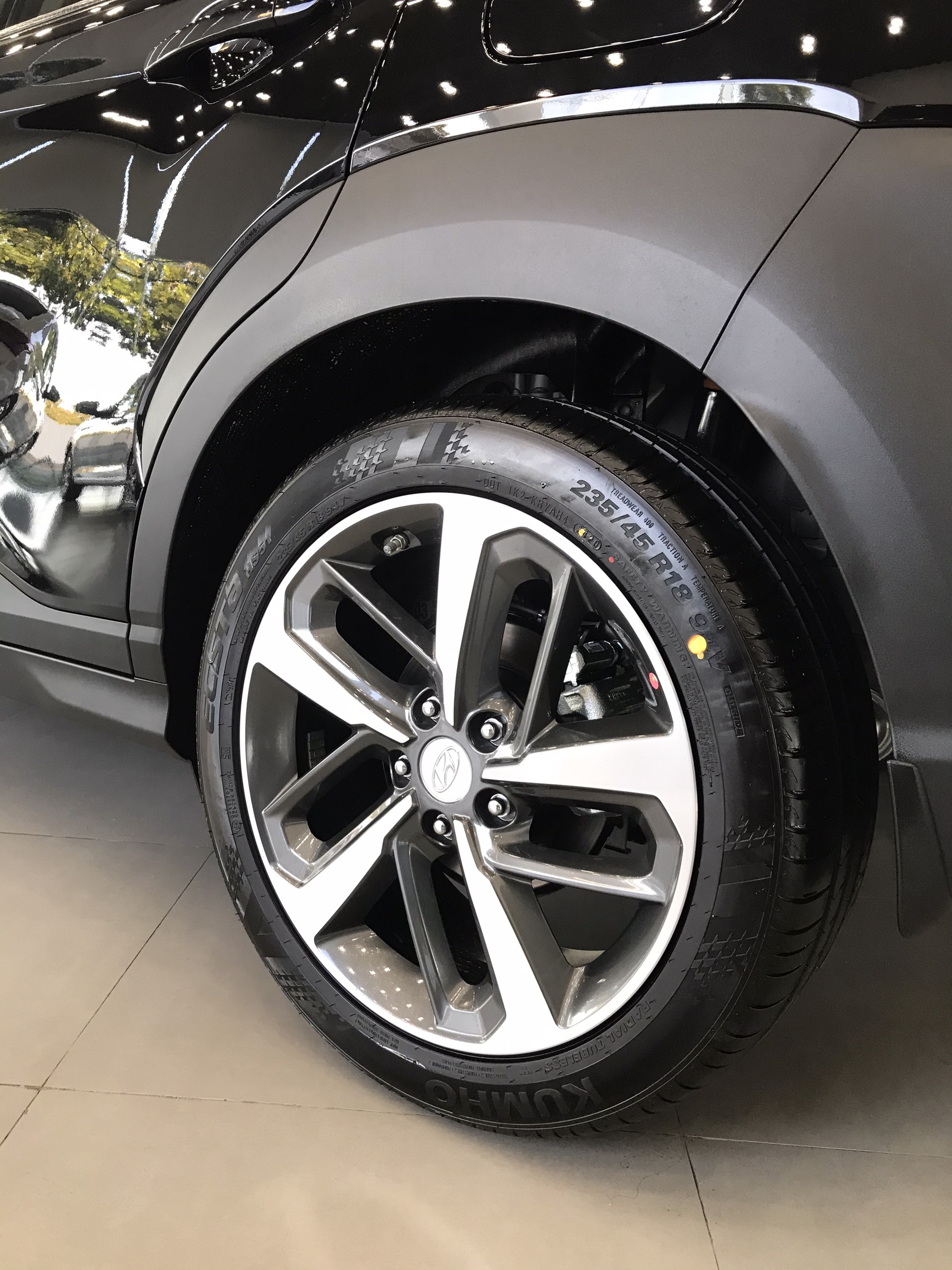 So Sánh Lốp Michelin và Bridgestone: Nên Chọn Loại Nào?