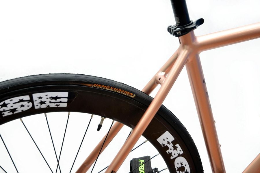 Lốp xe fixed gear - Hướng dẫn lựa chọn và bảo dưỡng hoàn hảo cho chiếc xe đạp cá tính của bạn