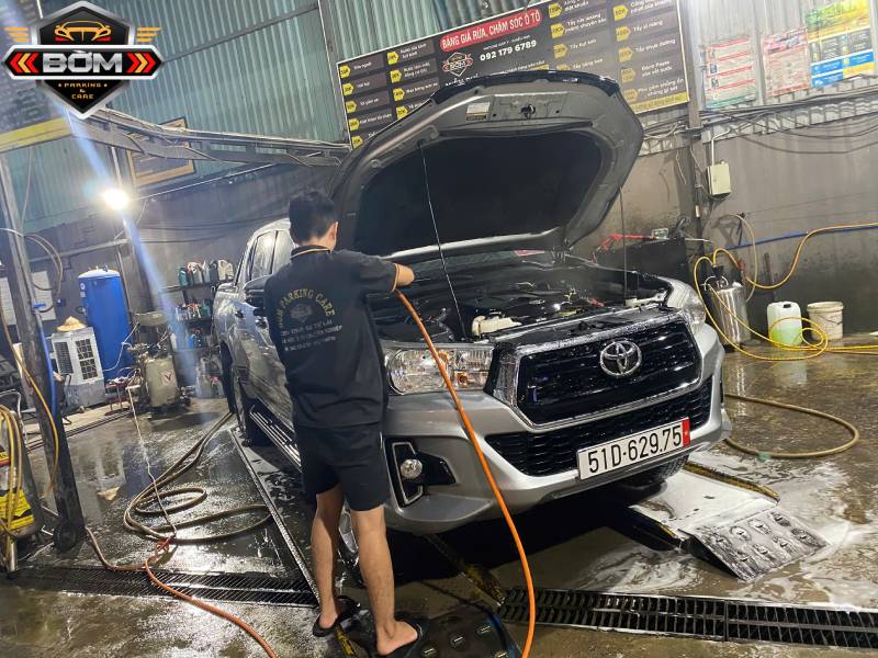 Vệ sinh nội thất ô tô mang lại không gian sạch sẽ thoáng mát