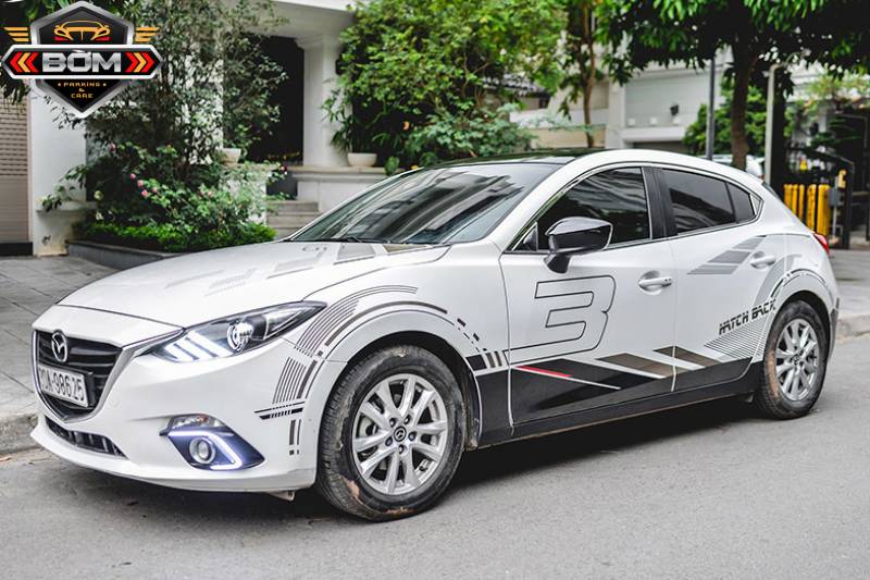 Decal dán xe ô tô: Biến hóa diện mạo và bảo vệ xế yêu