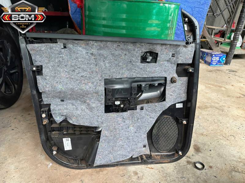 Nguồn gốc của mùi lạ có thể xuất hiện từ Tapli cửa