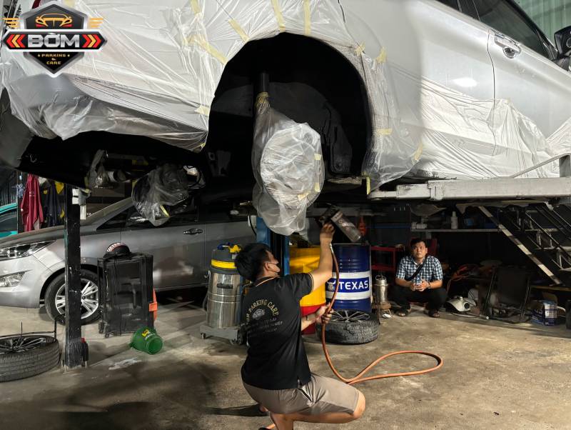 Quy trình phủ gầm xe tại Bờm Auto diễn ra chuyên nghiệp và minh bạch