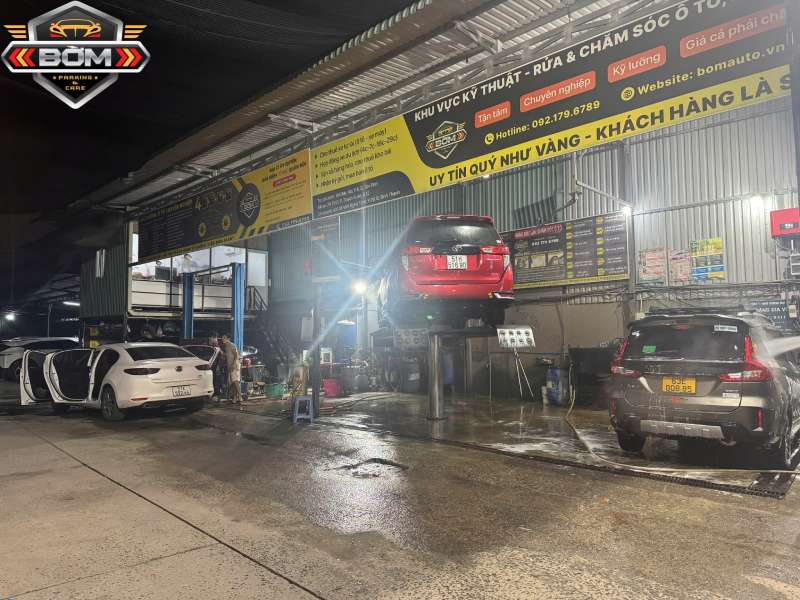 Lịch rửa xe vào buổi đêm phù hợp cho những người có lịch trình dày đặc
