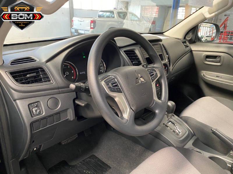 Mitsubishi Triton sở hữu không gian nội thất rộng lớn