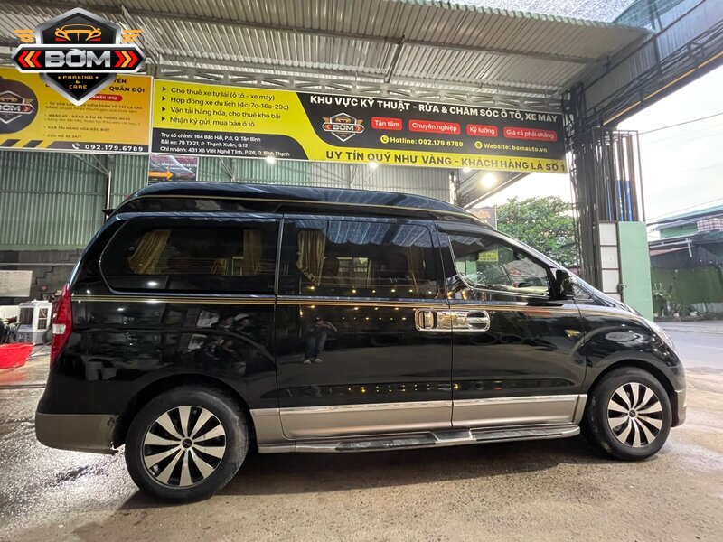 Hyundai Starex Limousine sở hữu vẻ ngoài thể thao tạo nên sự mạnh mẽ
