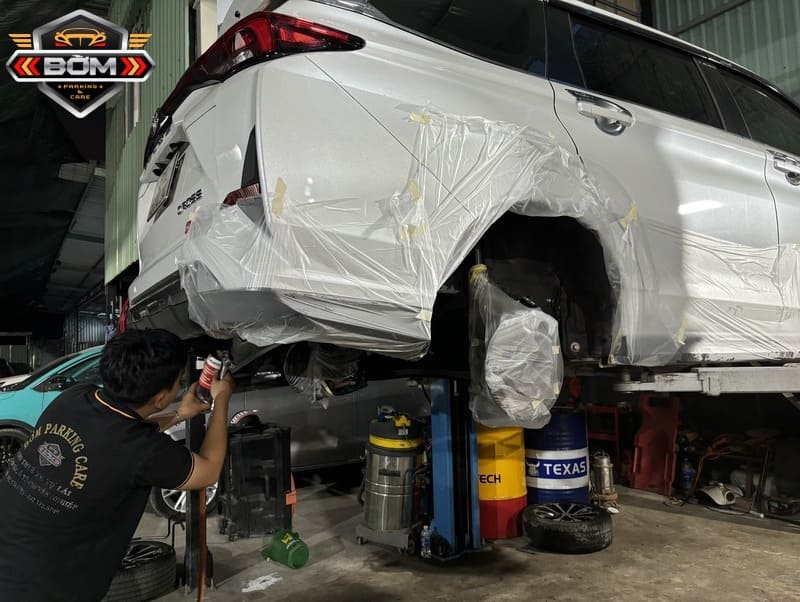 Phủ bóng ceramic: Lớp áo giáp bảo vệ tối ưu cho "xế yêu"