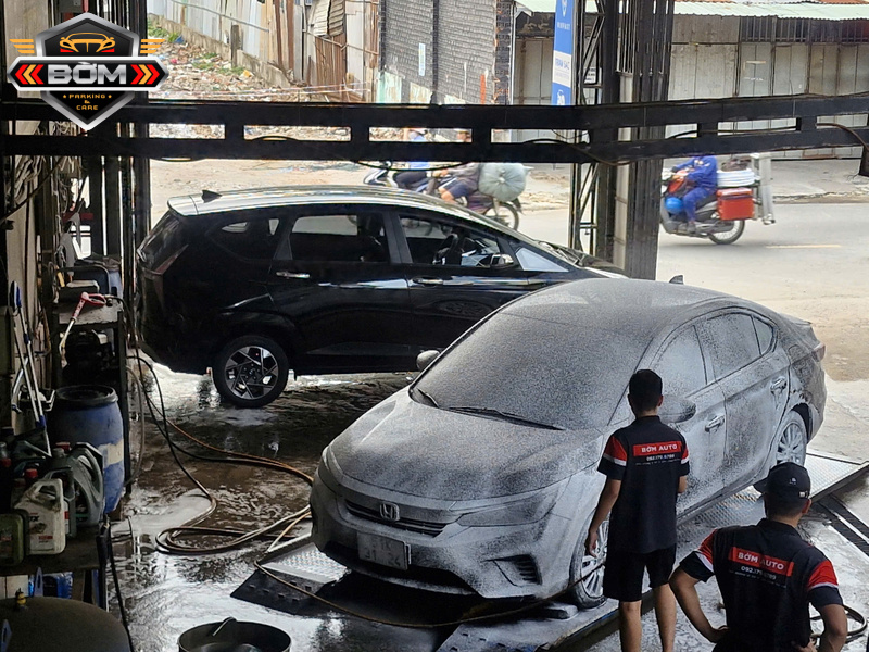 Rửa xe ô tô bọt tuyết – Bí quyết giữ xe luôn sáng bóng như mới