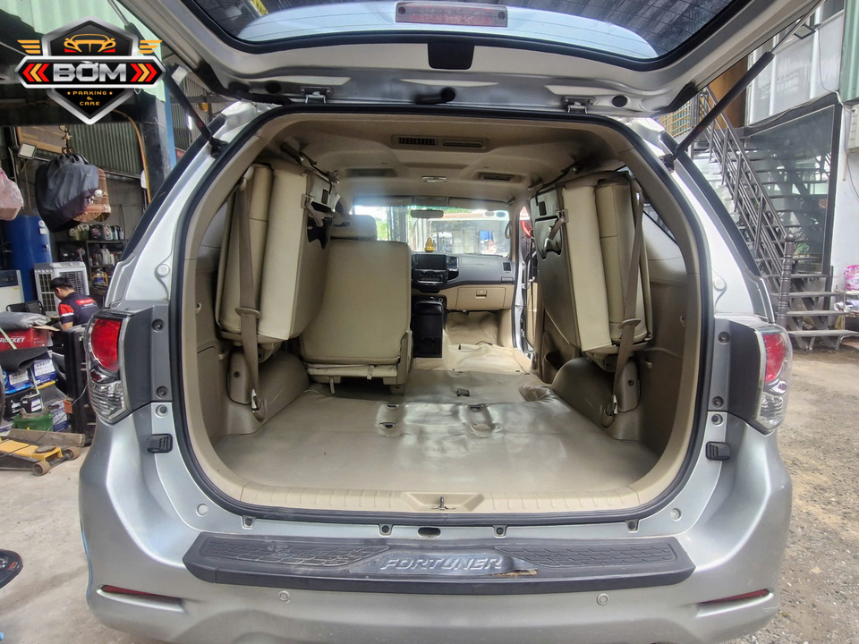 Vệ sinh ghế xe ô tô