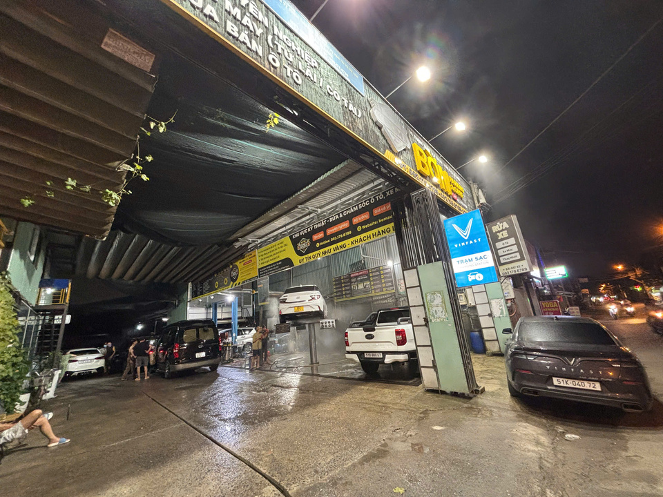 Giá dọn nội that xe 4 chỗ