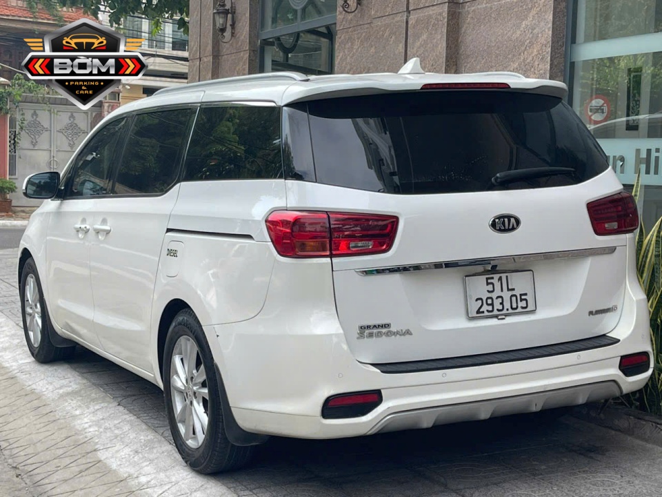 Xe KIA Sedona AT